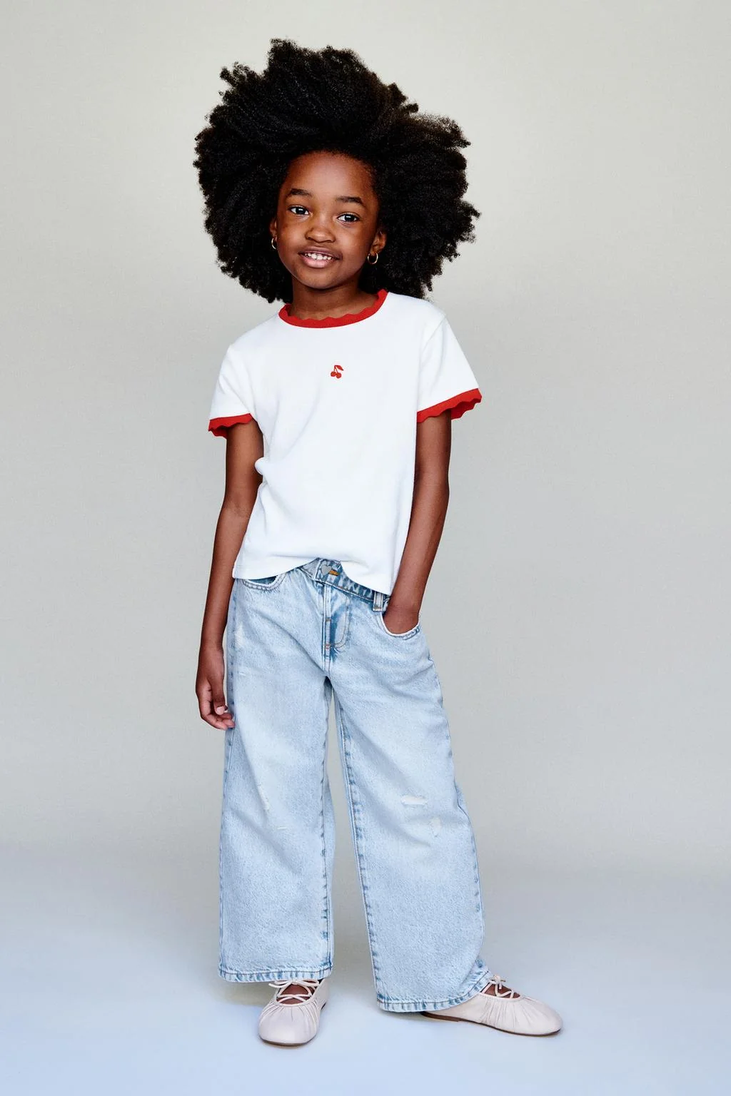 Широкие джинсы с сердцевидной пуговицей