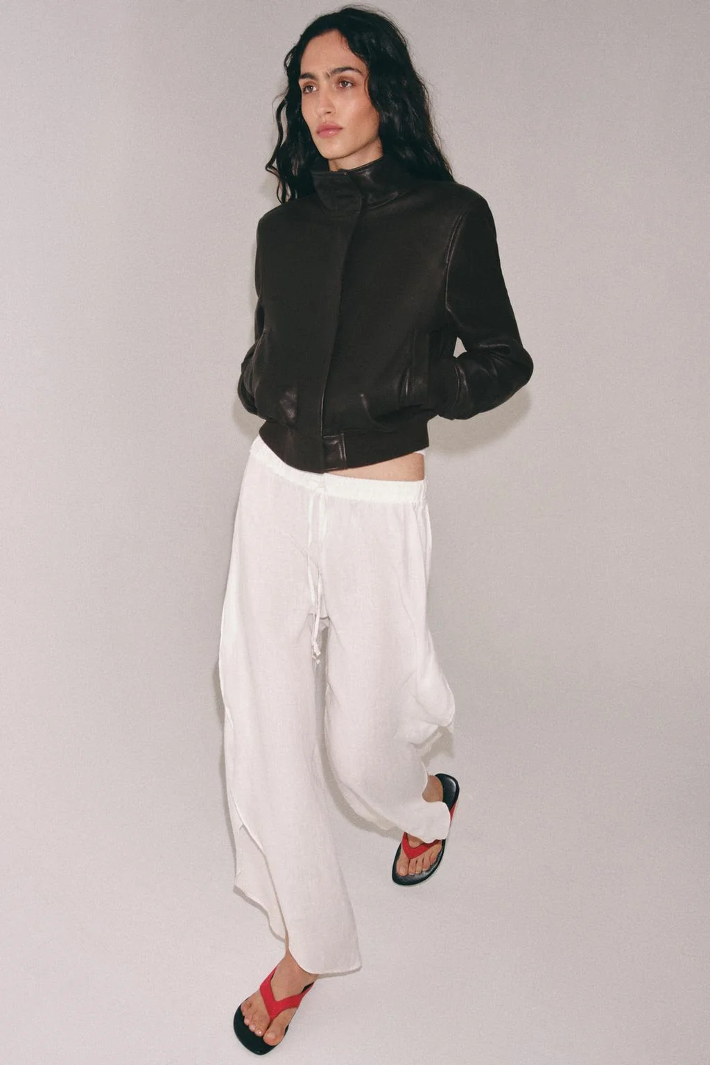 Куртка-бомбер из кожи с накладными плечами, лимитированная коллекция ZW — ТРЕНЧИ | КУРТКИ