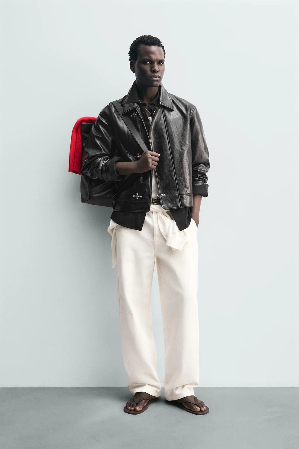 Кожаная куртка с пожарными замками — Пряжки