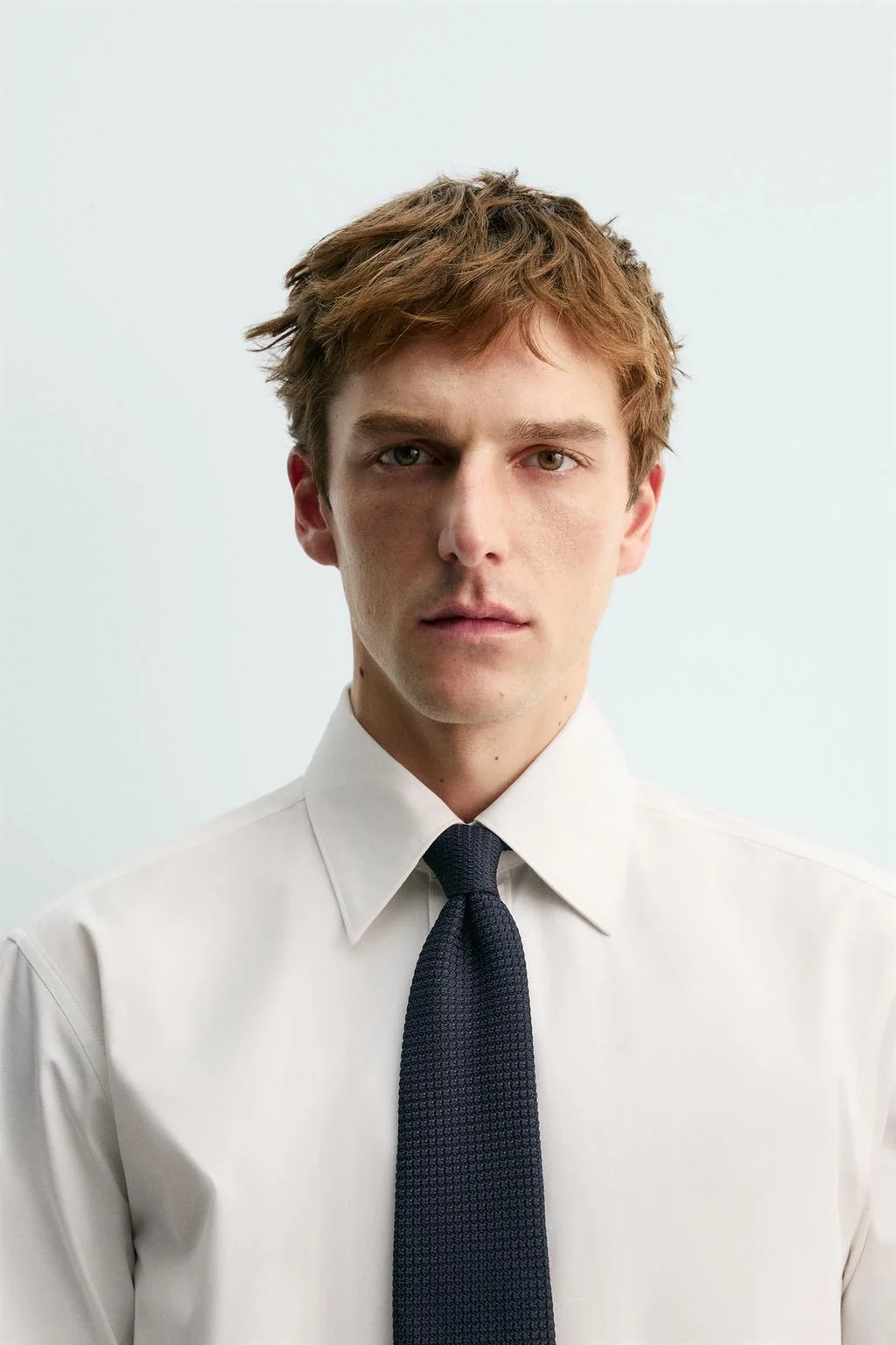 Галстук из 100% шелка с текстурой Аарон Левин X ZARA