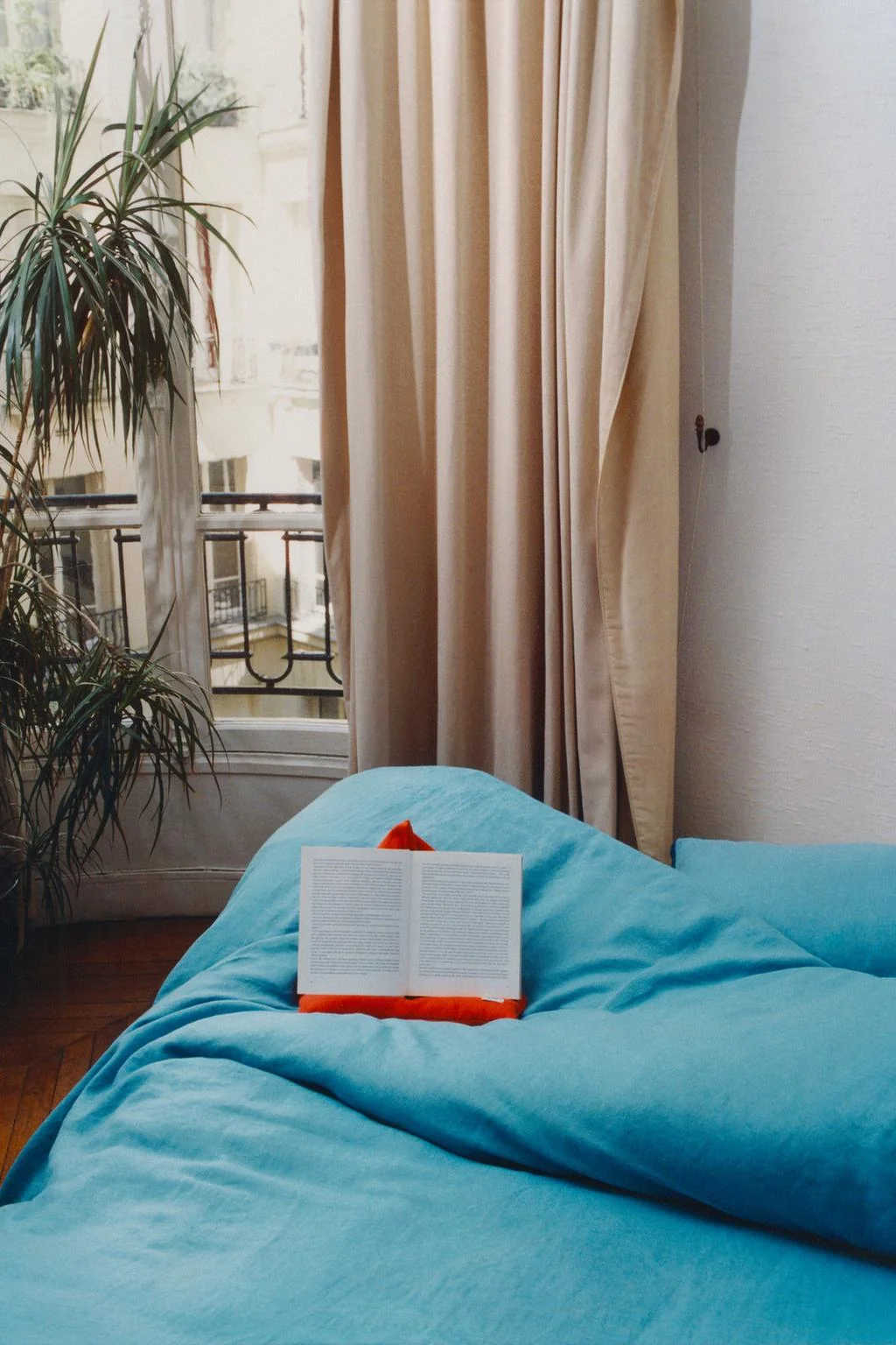 Подушка-мини-подставка для книг | 0FR. PARIS