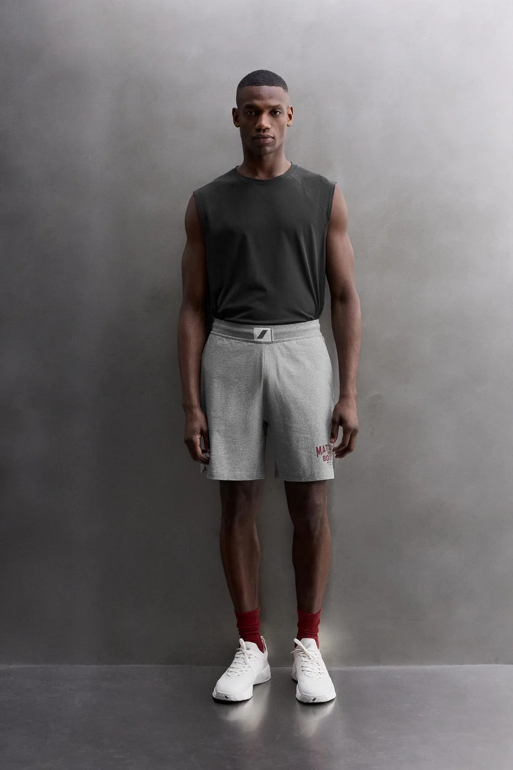 Вышитые шорты с 9-дюймовыми боковыми полосами — Джоггеры