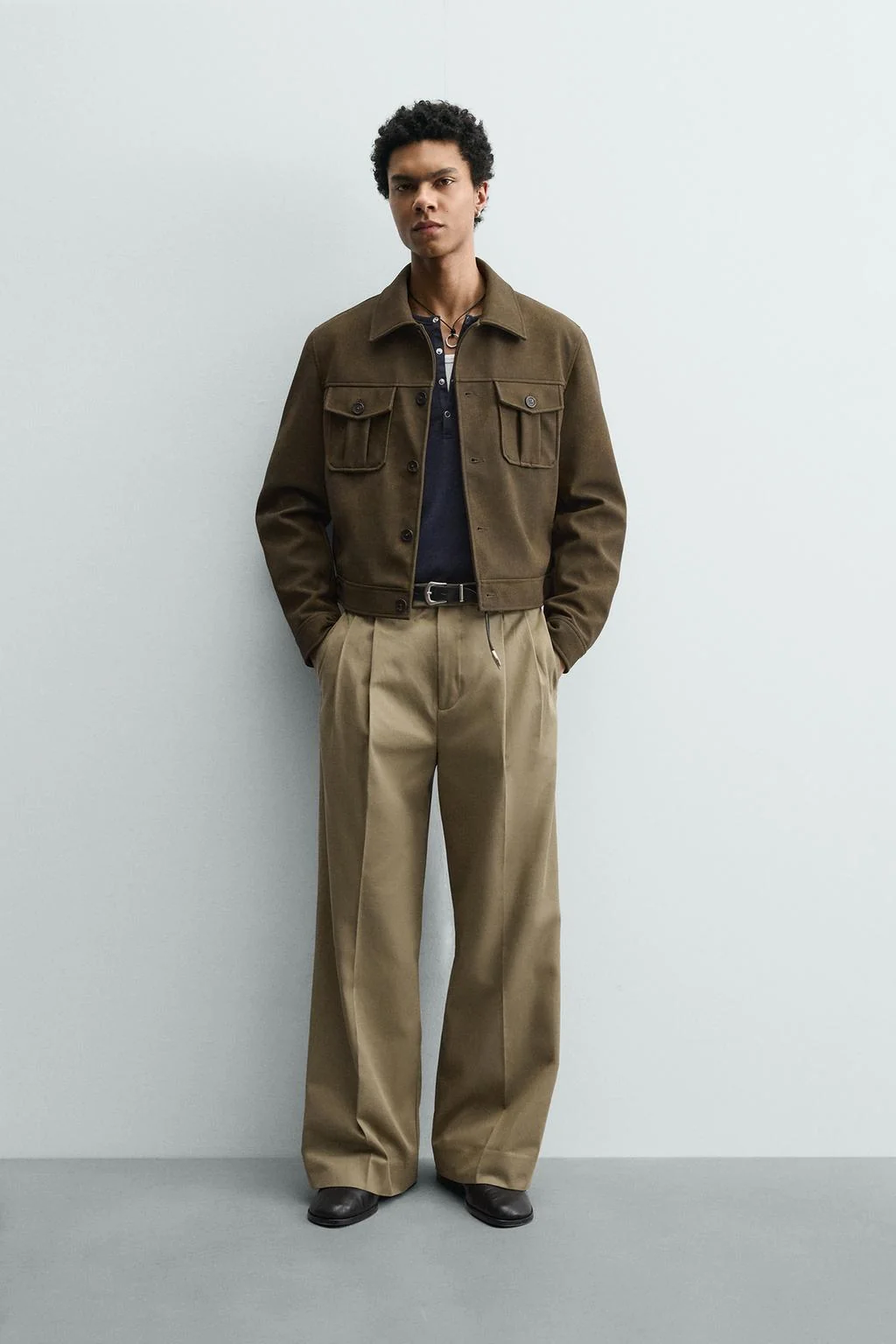 Укороченная кожаная куртка оверсайз — Под кожу