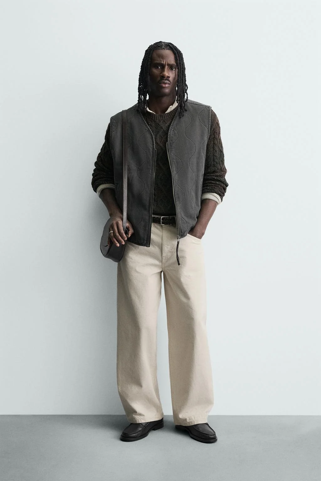 Жилет с эффектом потёртости и контрастной строчкой — Жилеты