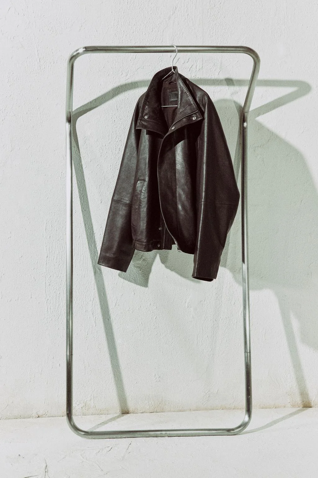 Кожаная куртка-бомбер — Кожа