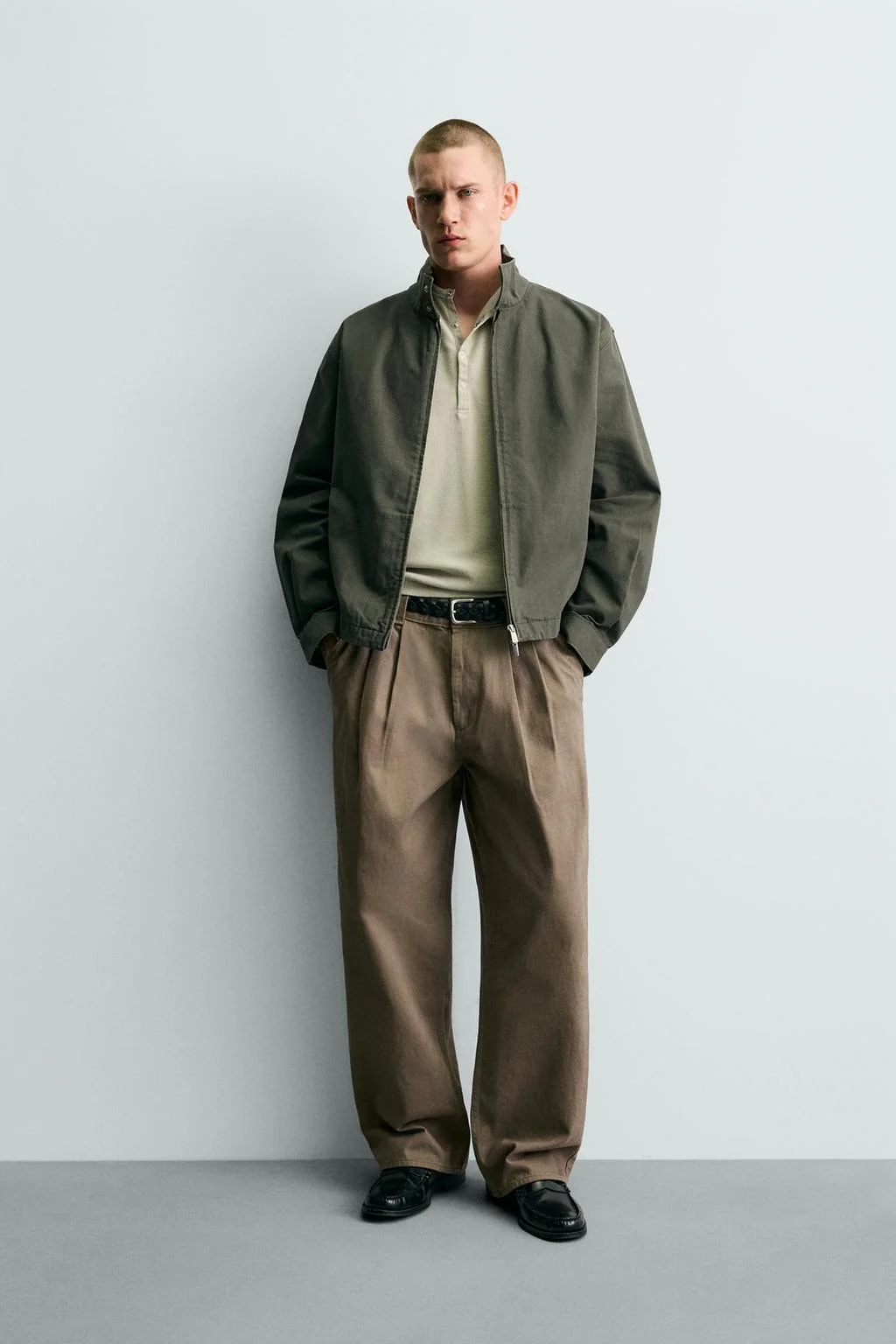 Укороченная куртка на молнии приталенного кроя