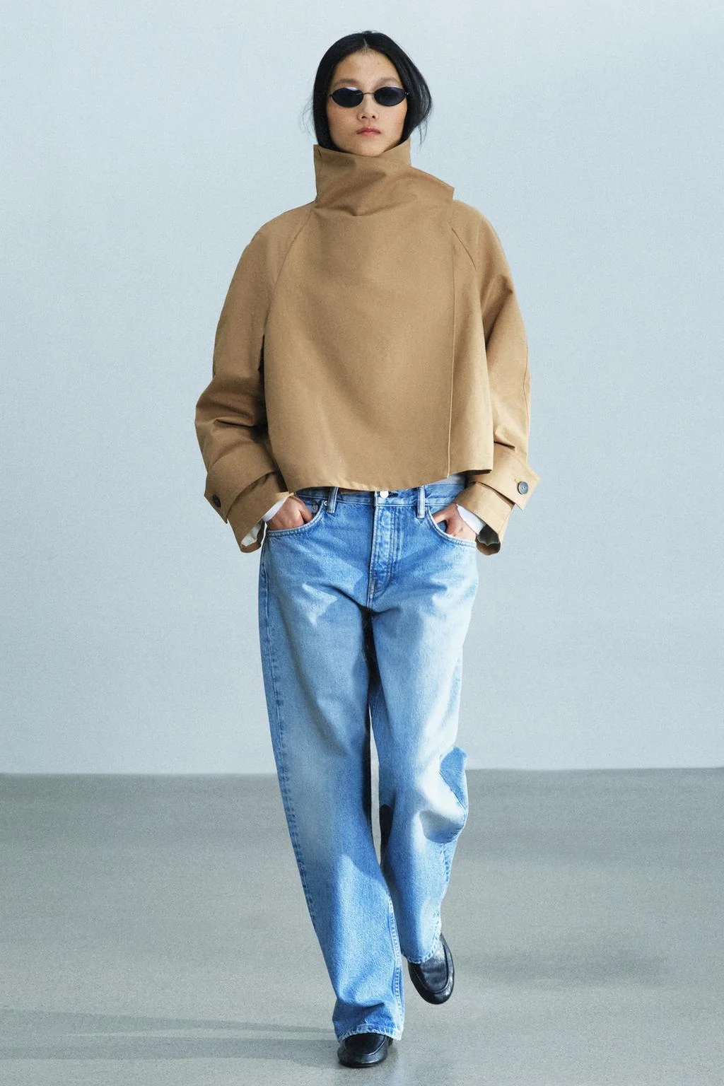 Пальто тренч короткое с высоким воротником ZW COLLECTION