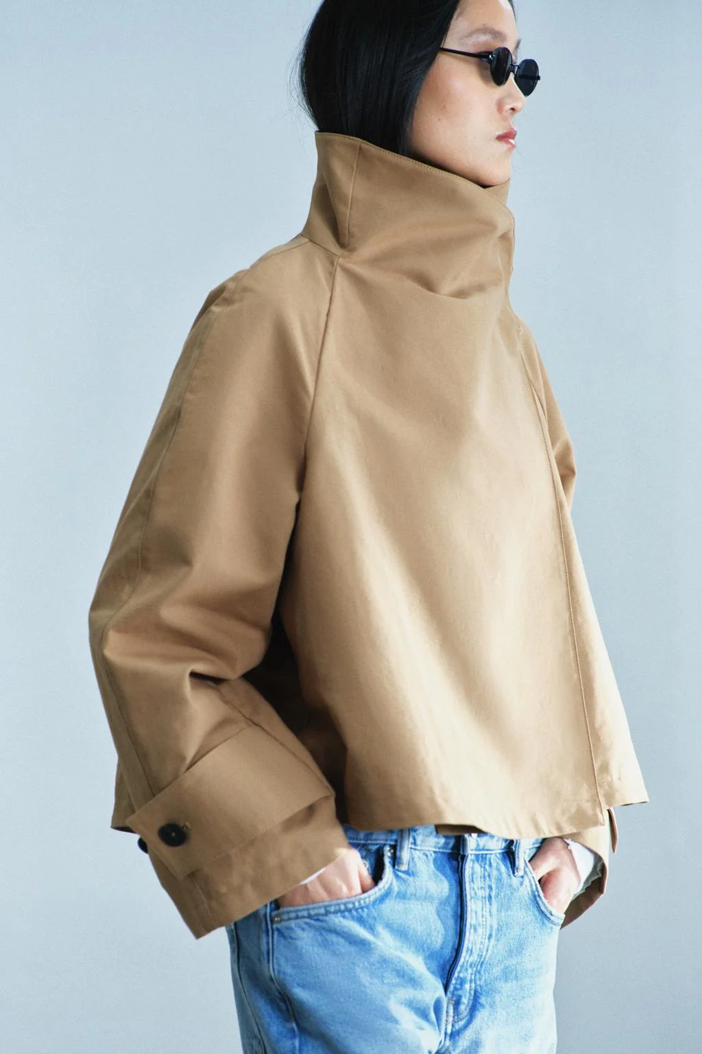 Пальто тренч короткое с высоким воротником ZW COLLECTION