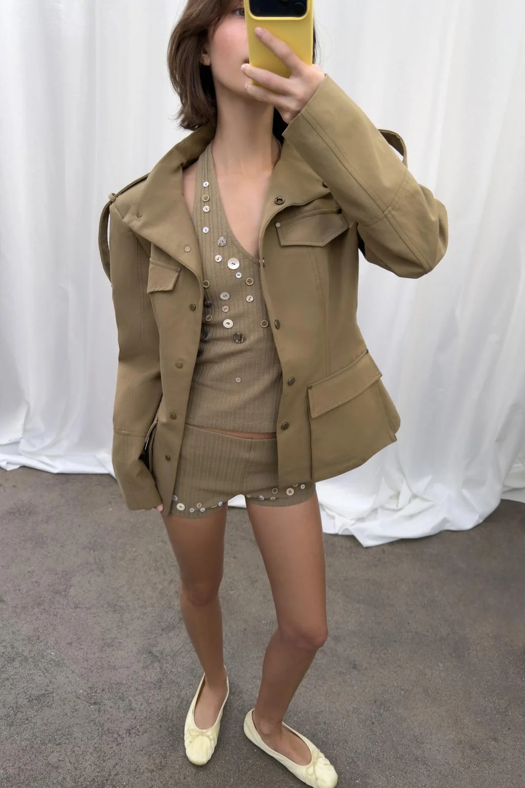 Топ на пуговицах с рубчатой текстурой