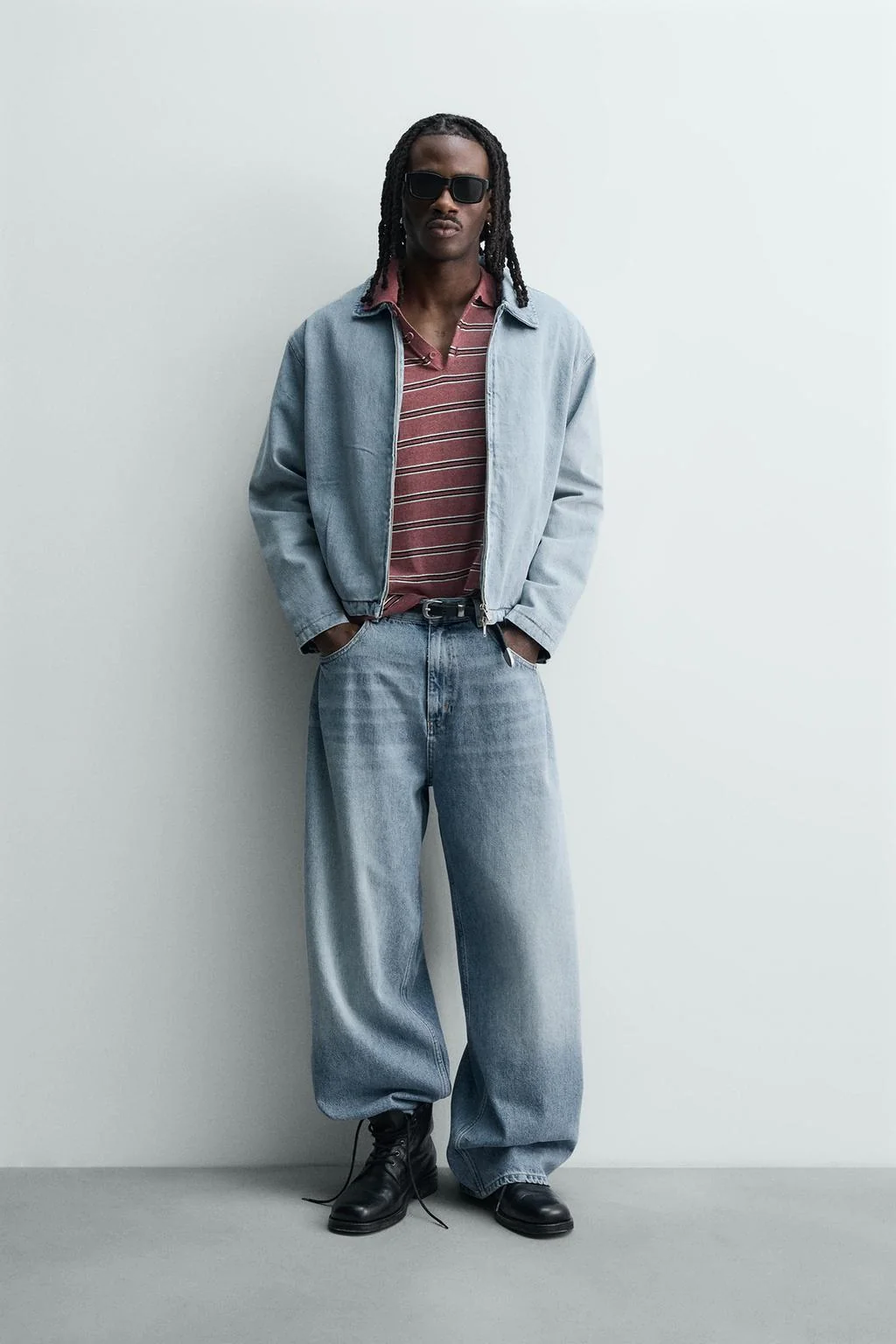 Джинсовая куртка на молнии