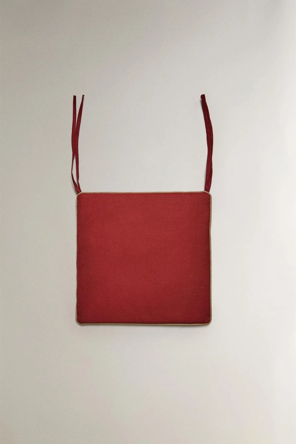 Сиденье для стула с контрастной обивкой — Подушки