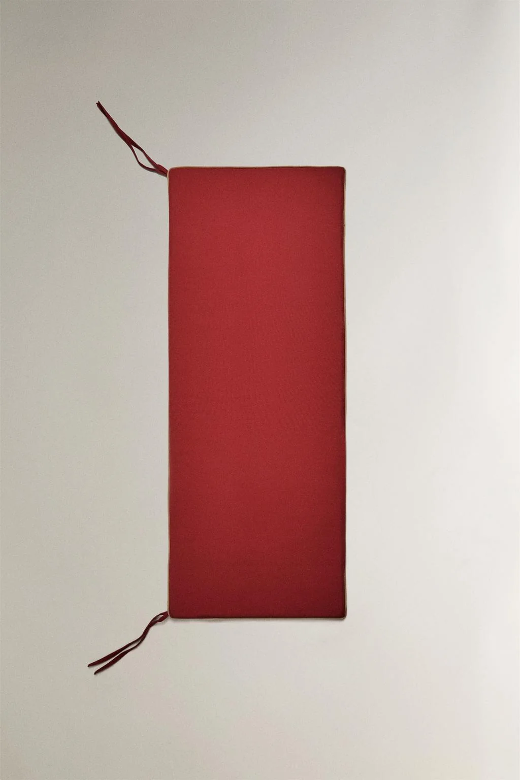 Сиденье для скамейки с контрастной обивкой — Подушки