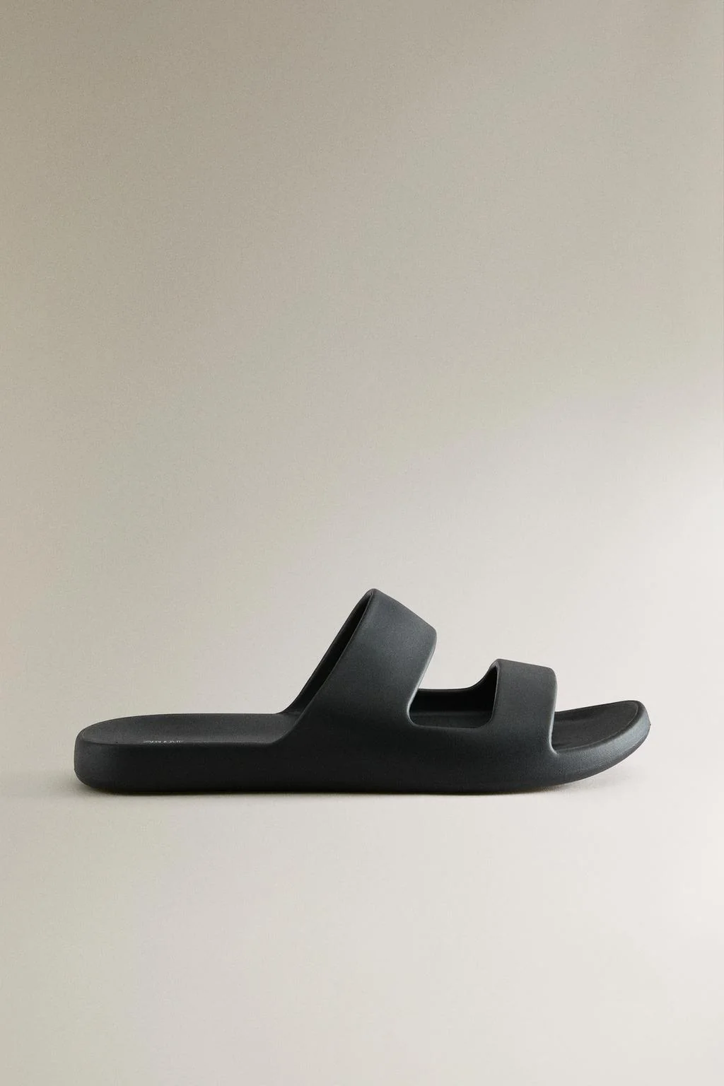 Резиновые плоские сандалии — Обувь для дома