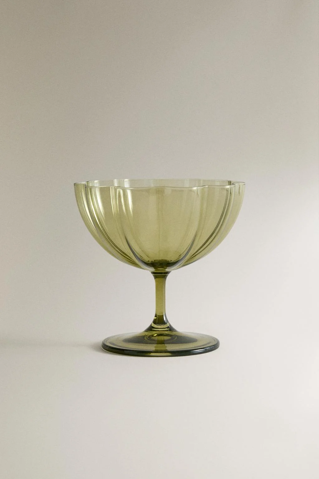 СТАКАН ДЛЯ МОРОЖЕНОГО ИЗ ВОЛНИСТОГО СТЕКЛА — Столовая