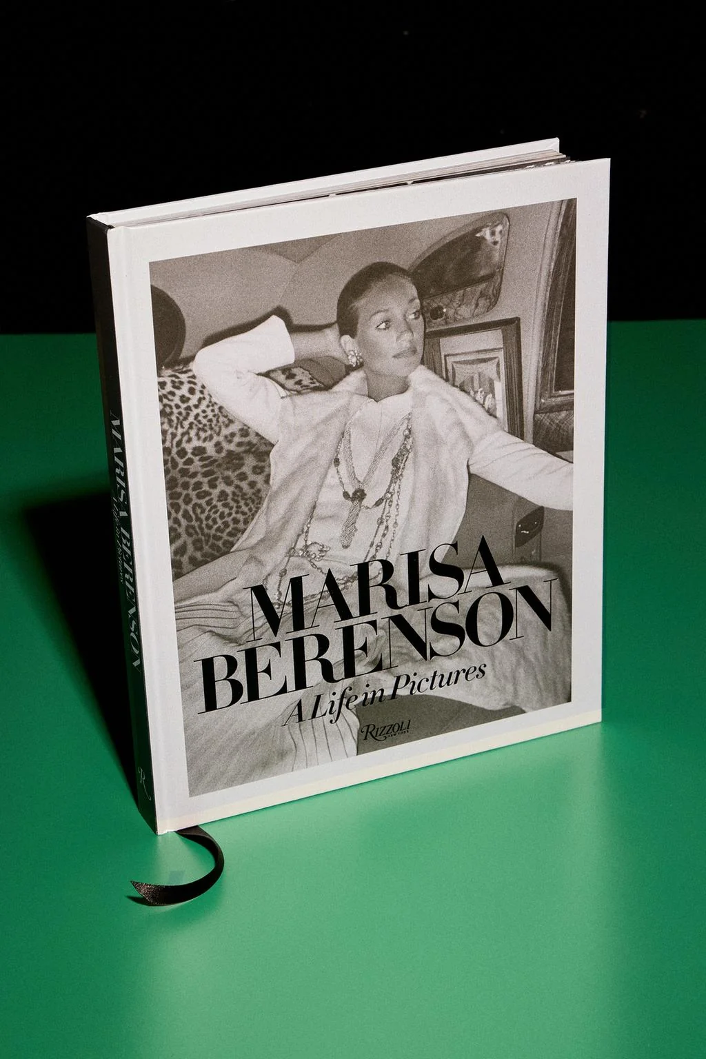Книга "Мариса Беренсон: Жизнь в картинках" (на английском языке)