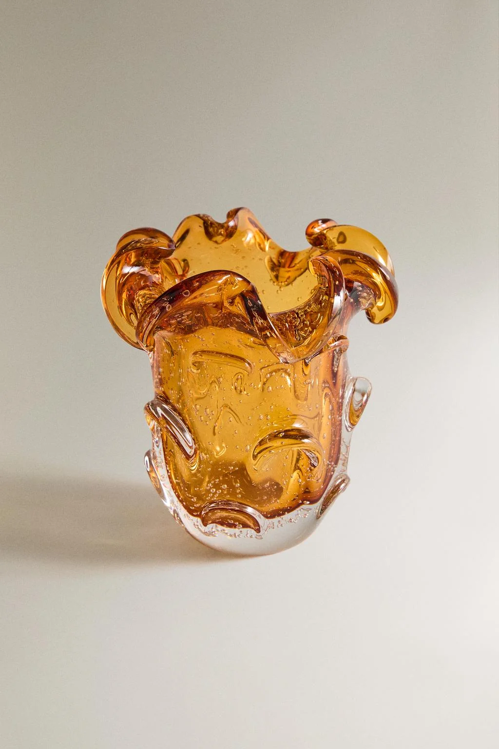 Маленькая неровная декоративная ваза