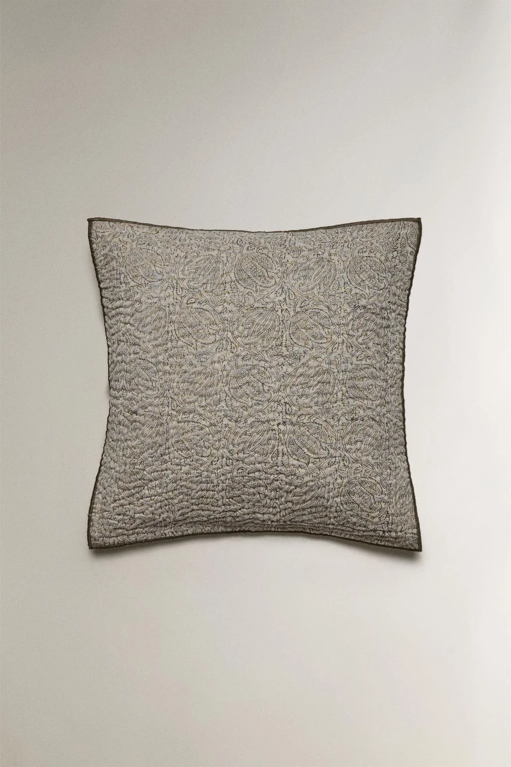 Чехол на подушку с цветочным принтом — Подушки