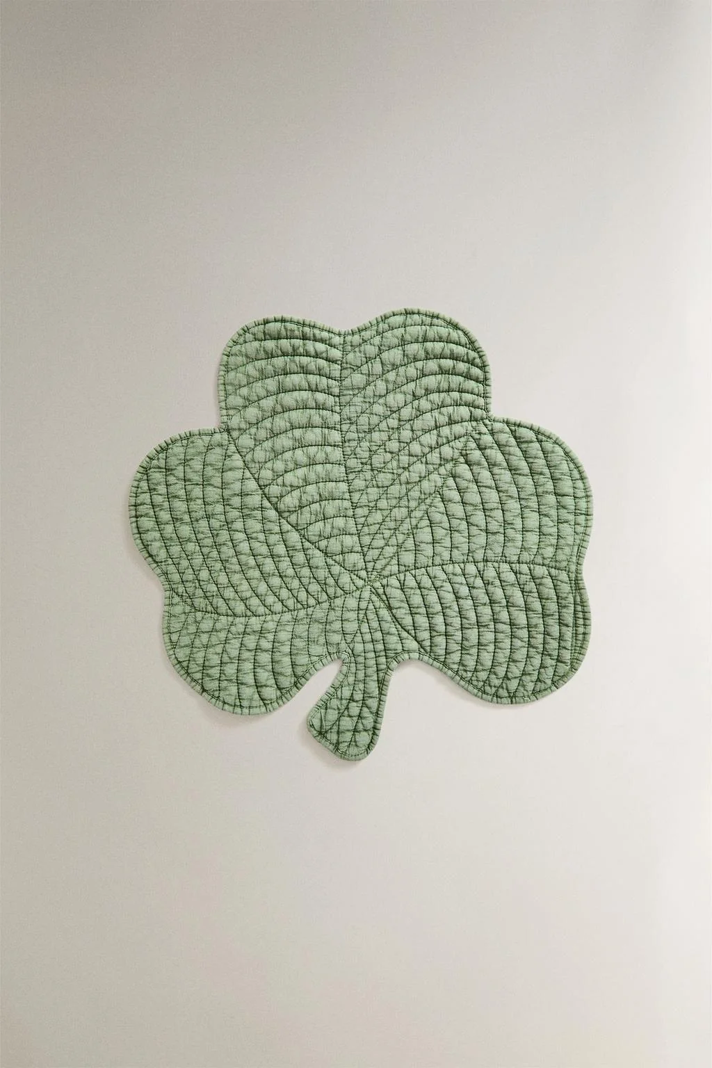 Простеганная салфетка с клевером — Столовая