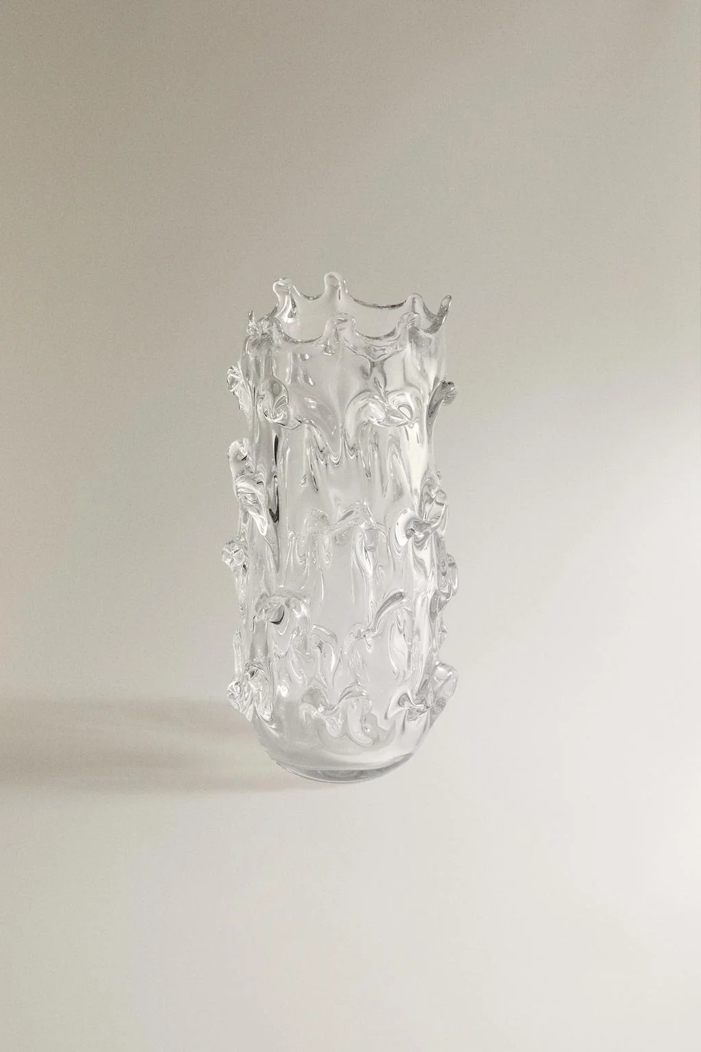 Крупная нерегулярная декоративная ваза