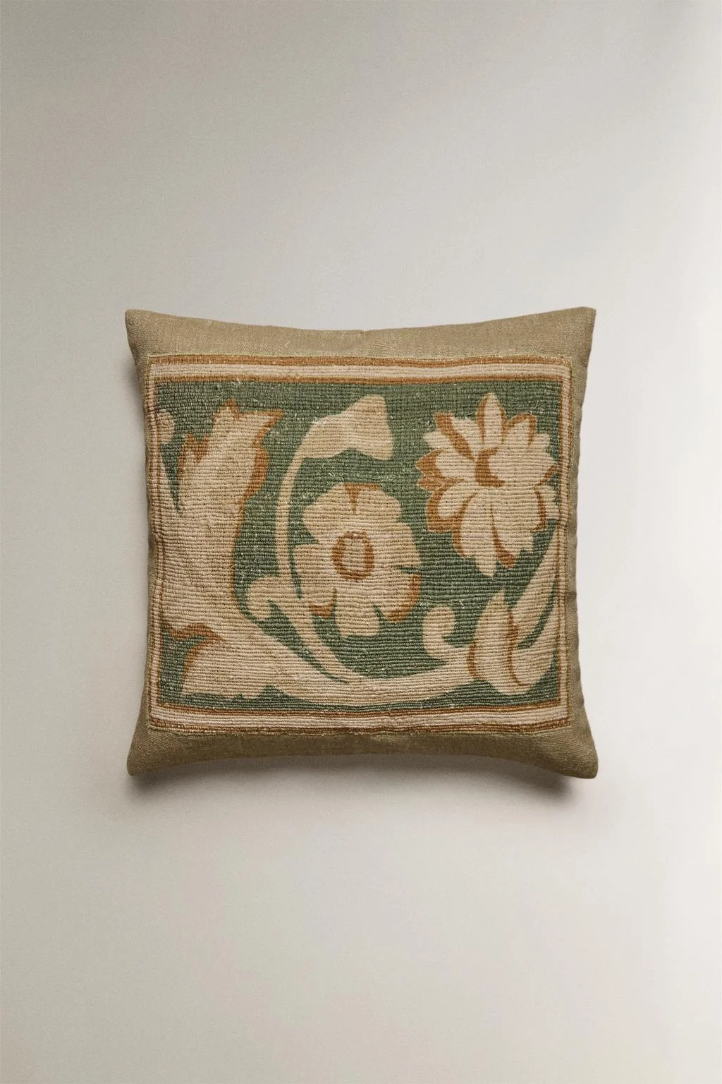 Чехол на подушку с цветочным принтом — Подушки