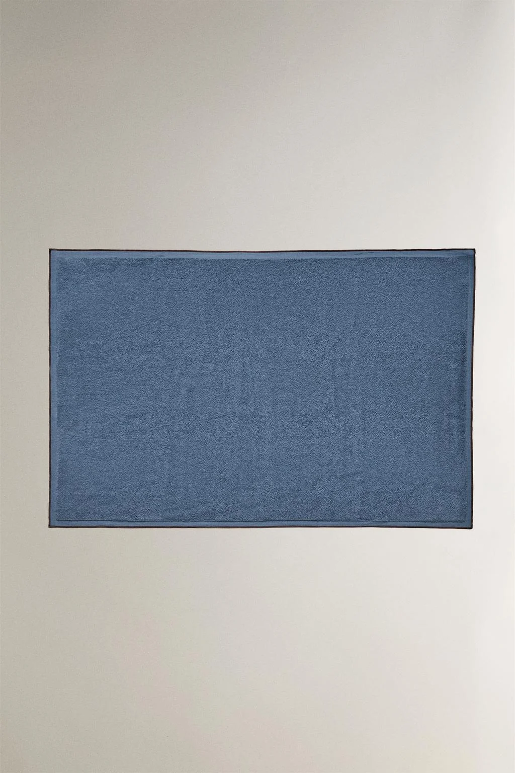 ПОЛОТЕНЦЕ С ЦВЕТНОЙ СТРОЧКОЙ — Ванная