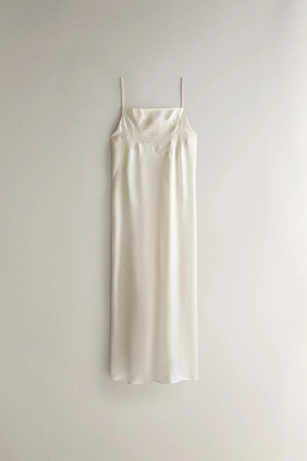 Длинное ночное платье из сатина — Носки и пижамы