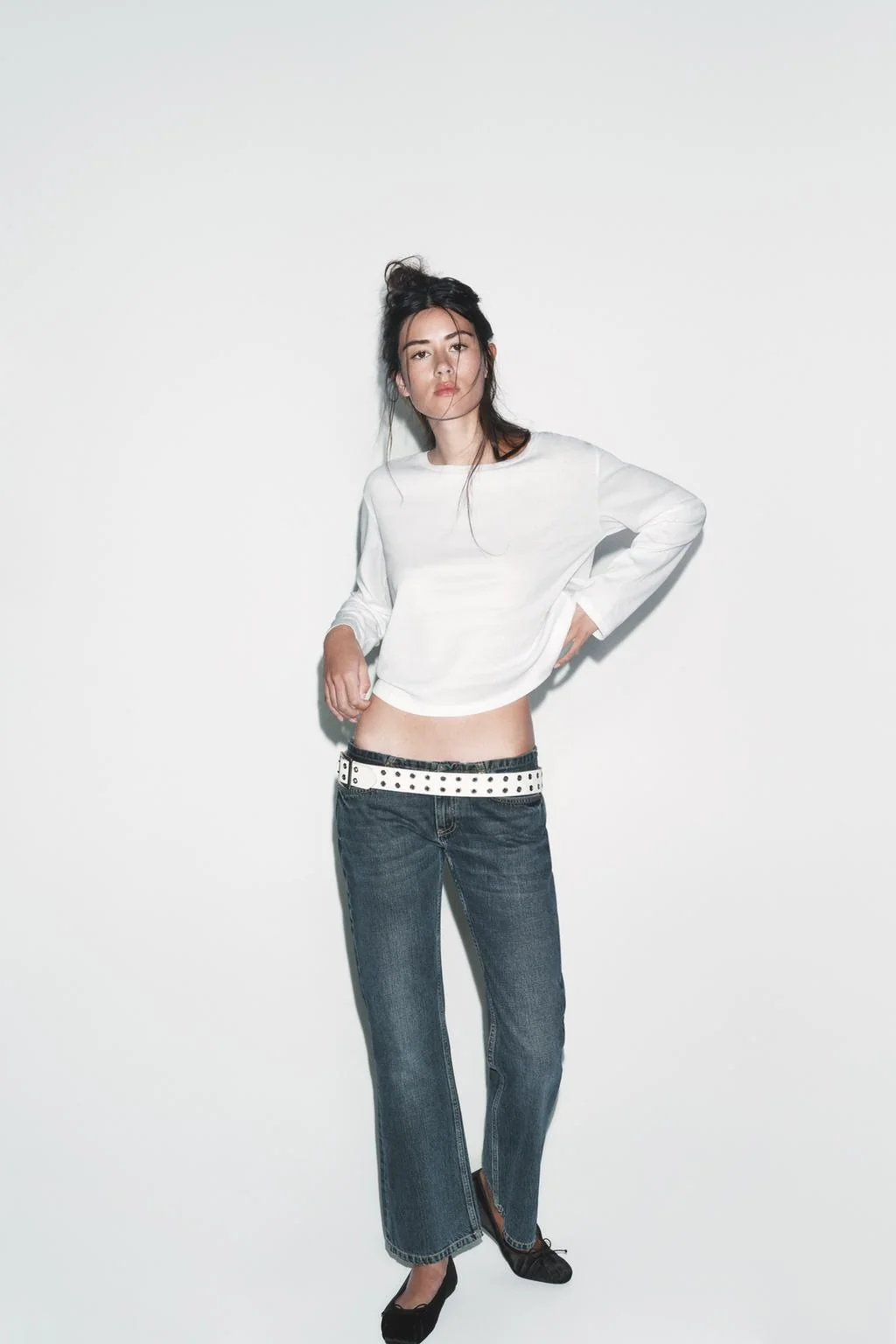 Футболка с лодочным вырезом и длинным рукавом