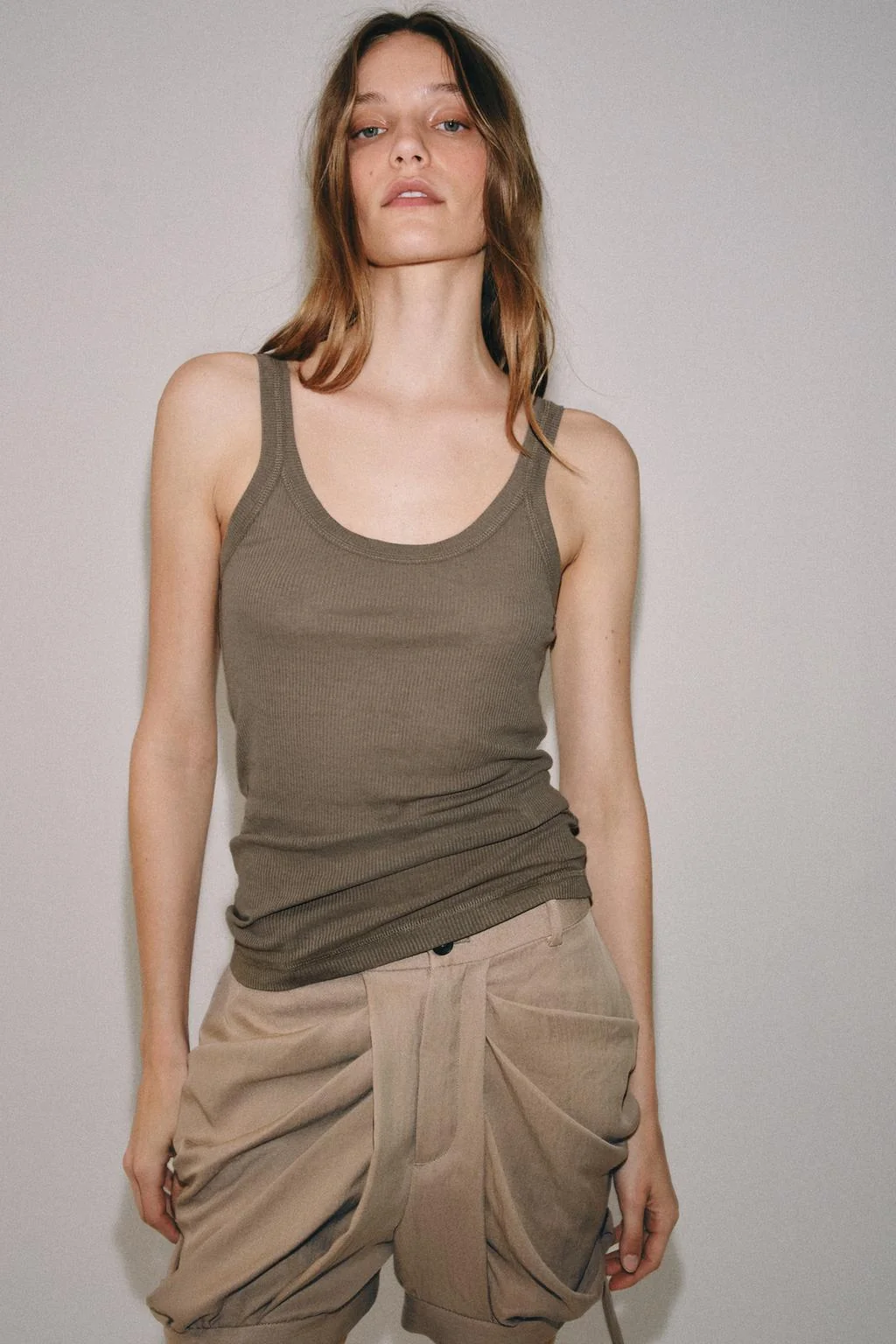 Свободный топ без рукавов