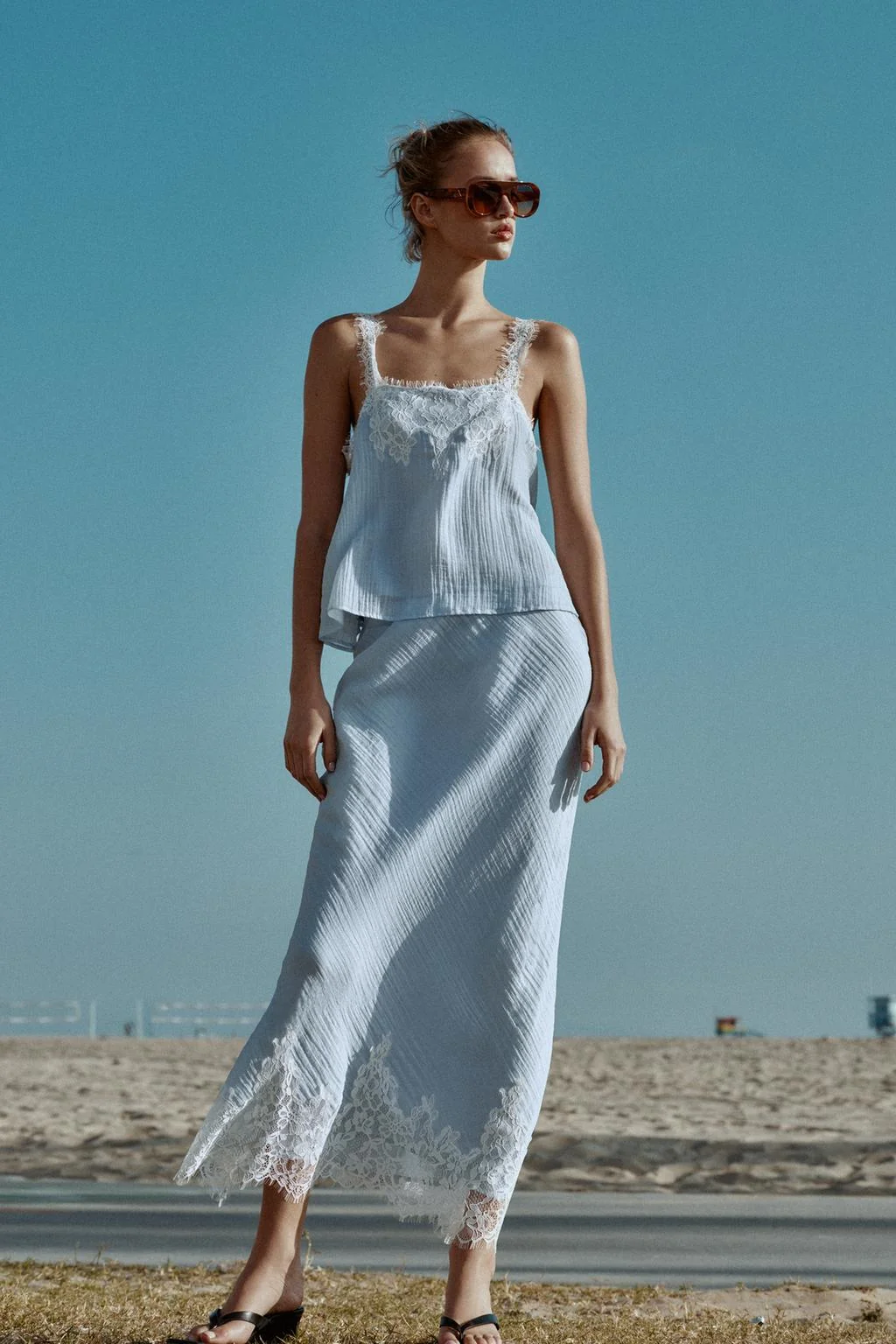 КОРОТКАЯ ЮБКА ИЗ КРУЖЕВА