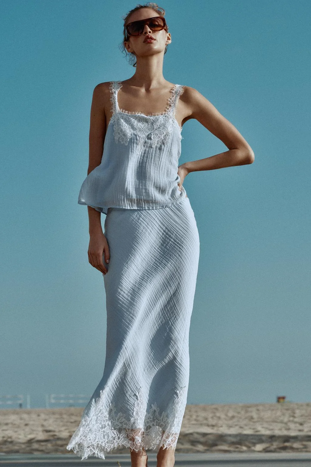 ТОП-КАМИЗОЛЬКА С КРУЖЕВНОЙ ОБРАБОТКОЙ