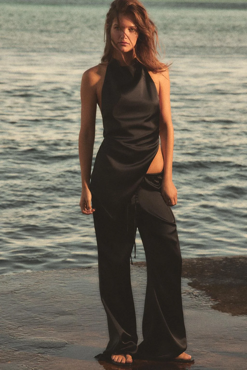 ШЕЛКОВЫЕ БРЮКИ С ШНУРКОМ — С широкой штаниной