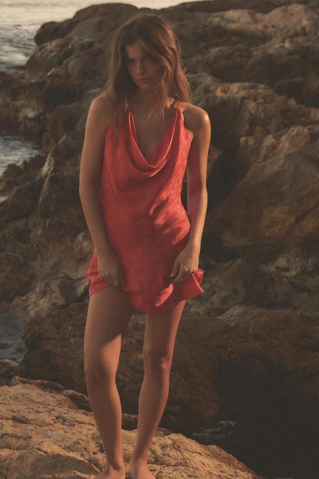 Сатиновое платье в горошек — Мини