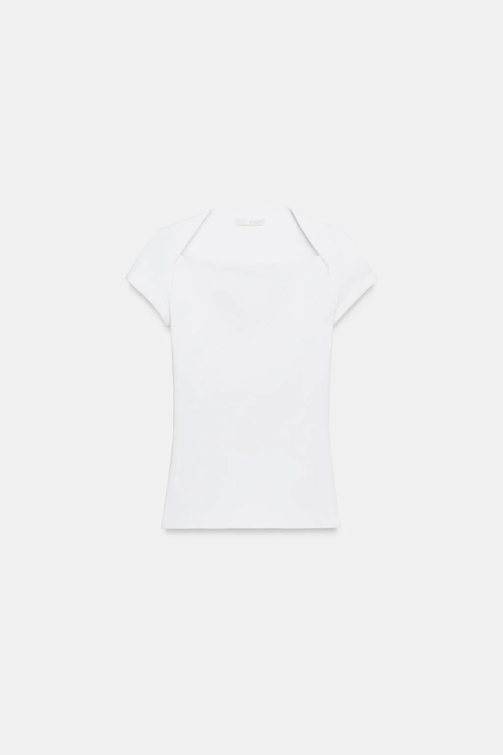 Футболка с квадратным вырезом