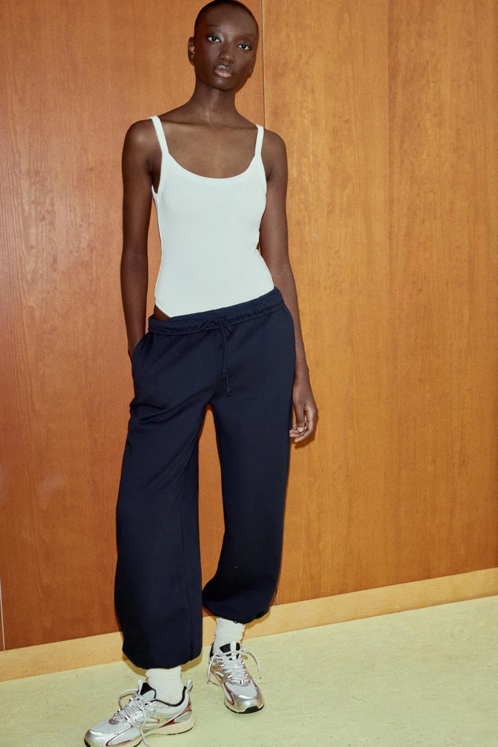 Кроссовки с контрастными деталями — Кроссовки