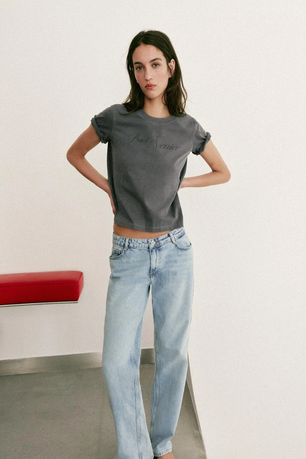 Футболка с выцветшим принтом и слоганом — Футболки