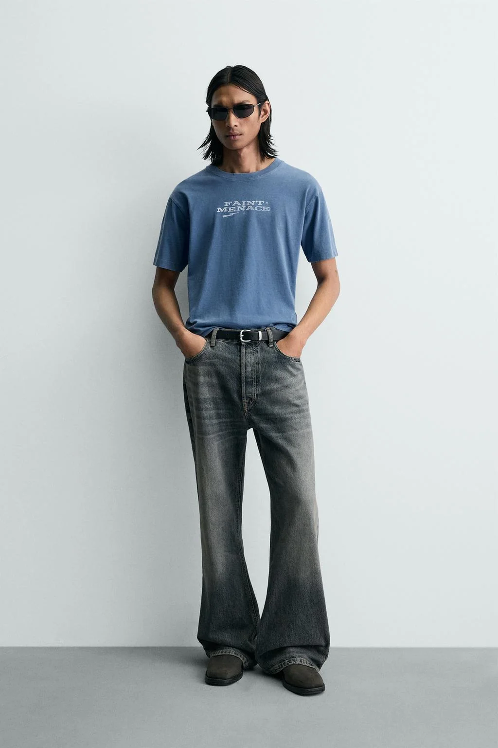 Стиранный футболка с текстовой печатью — Футболки