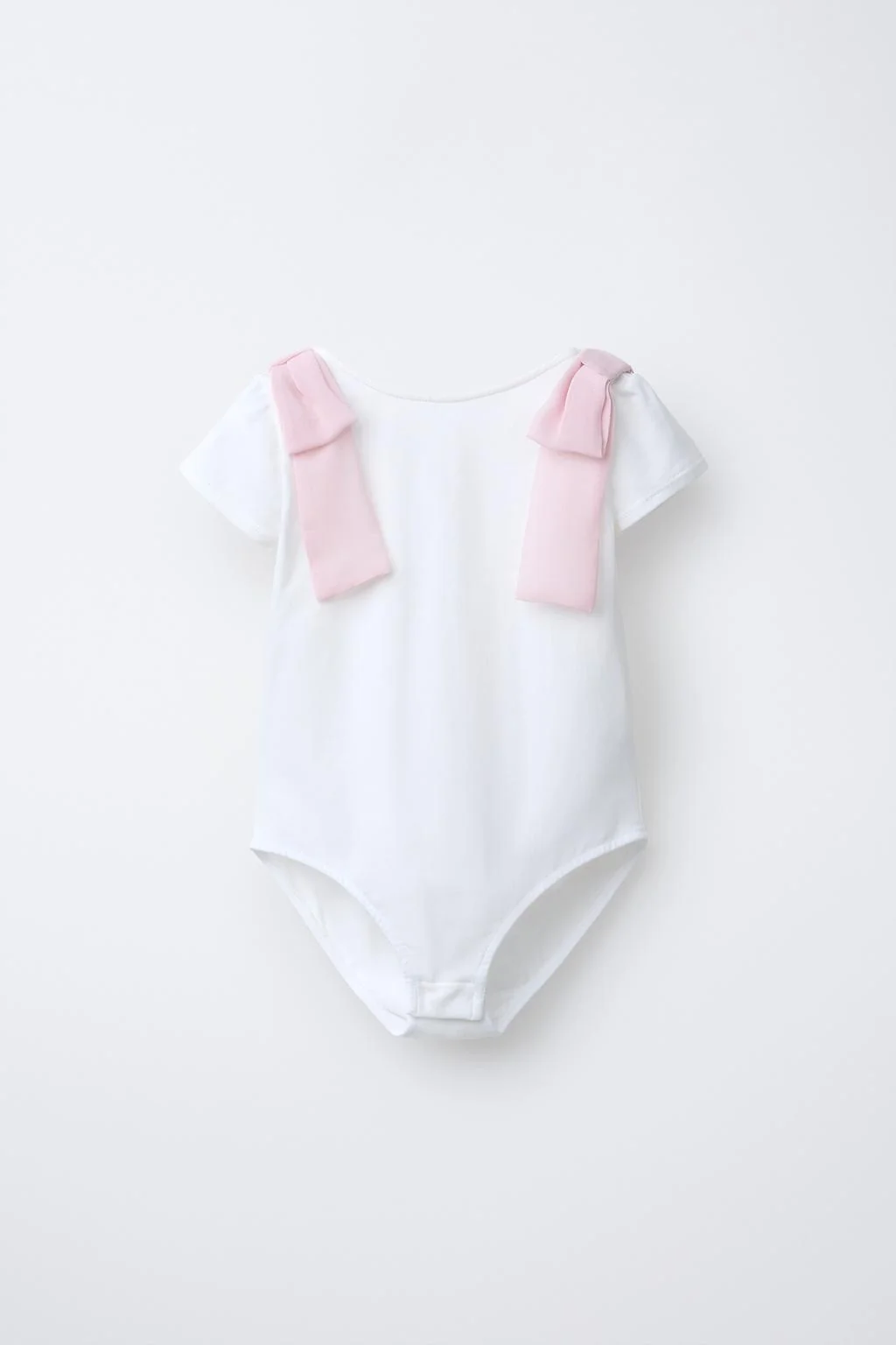 Боди с контрастным бантом — С коротким рукавом
