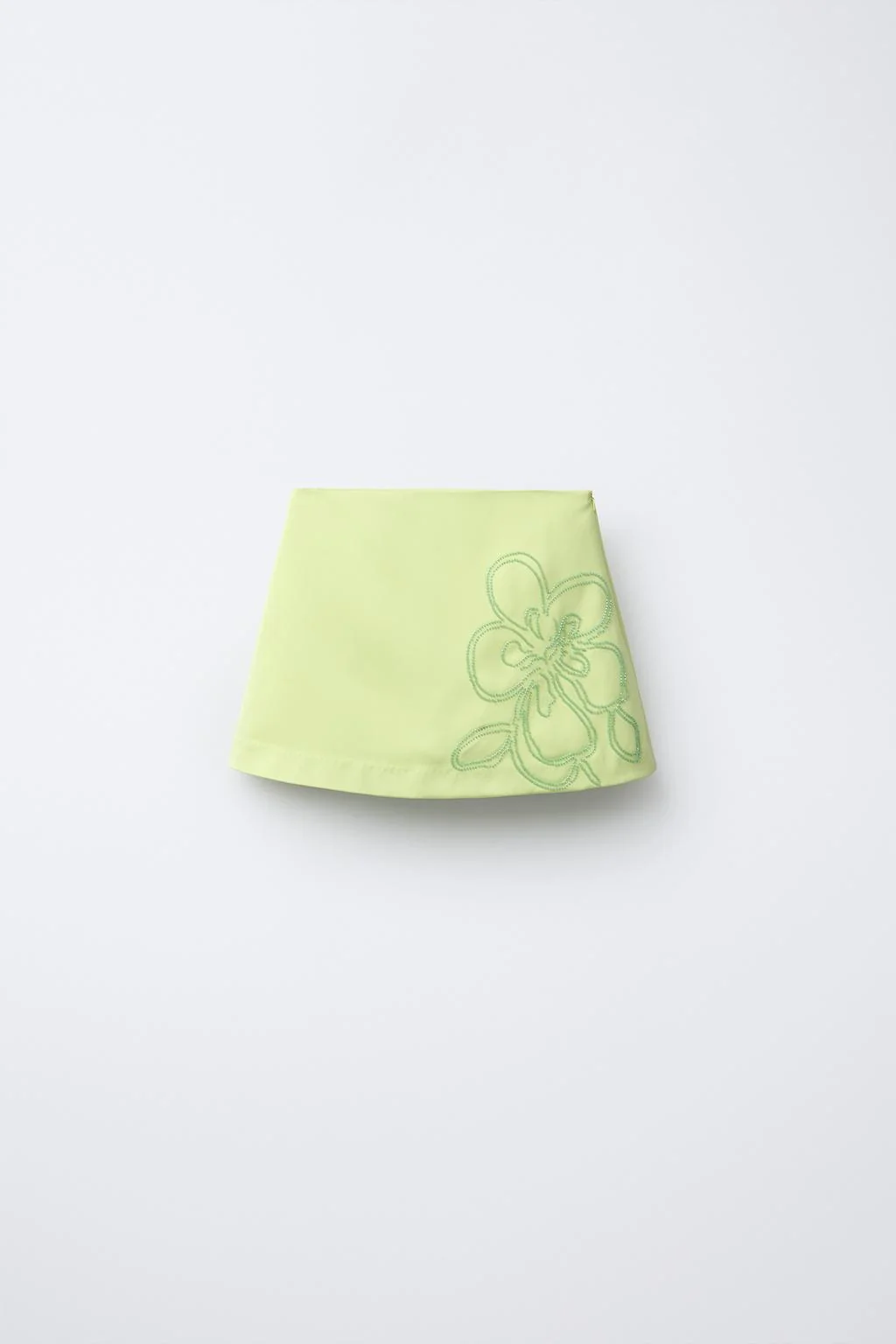 Бермуды-шорты из сатина с бисерным цветком