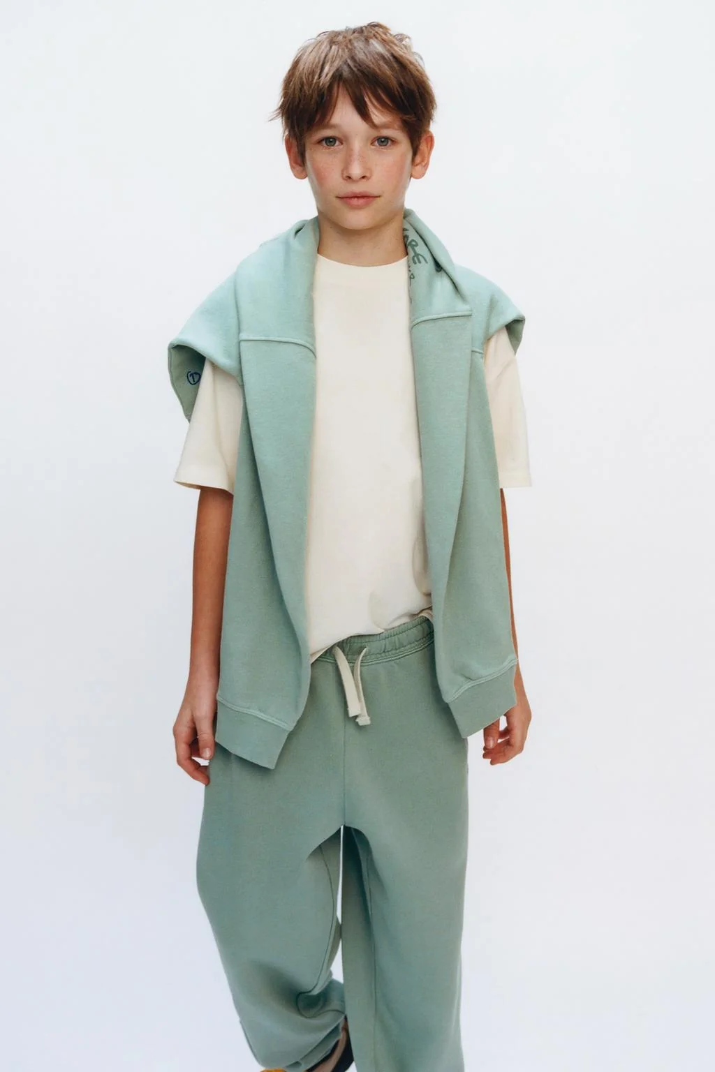 Свитшот с печатным логотипом