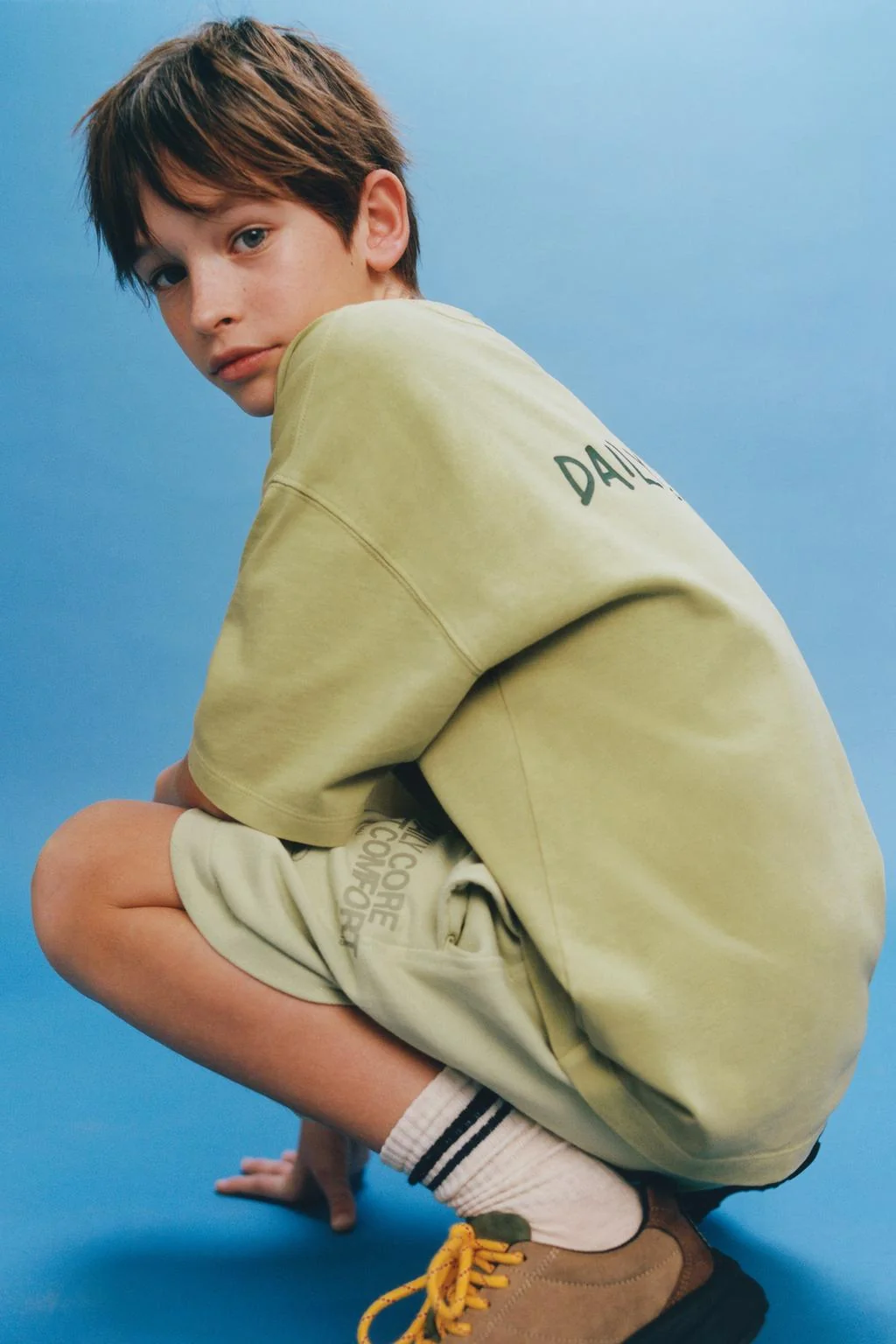 Плюшовые бермуды с текстовой печатью — ДЛЯ БЕГА