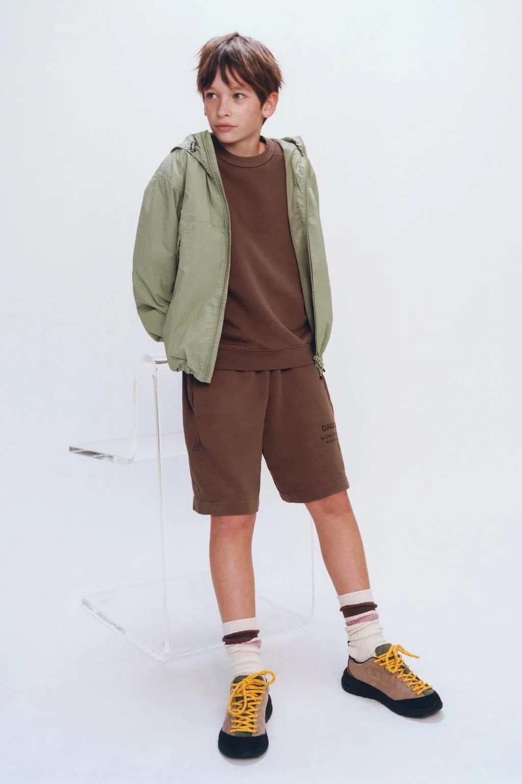 Ветрозащитная куртка-дождевик с капюшоном