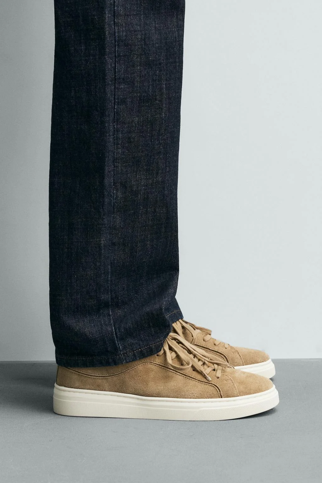 Кроссовки из кожи