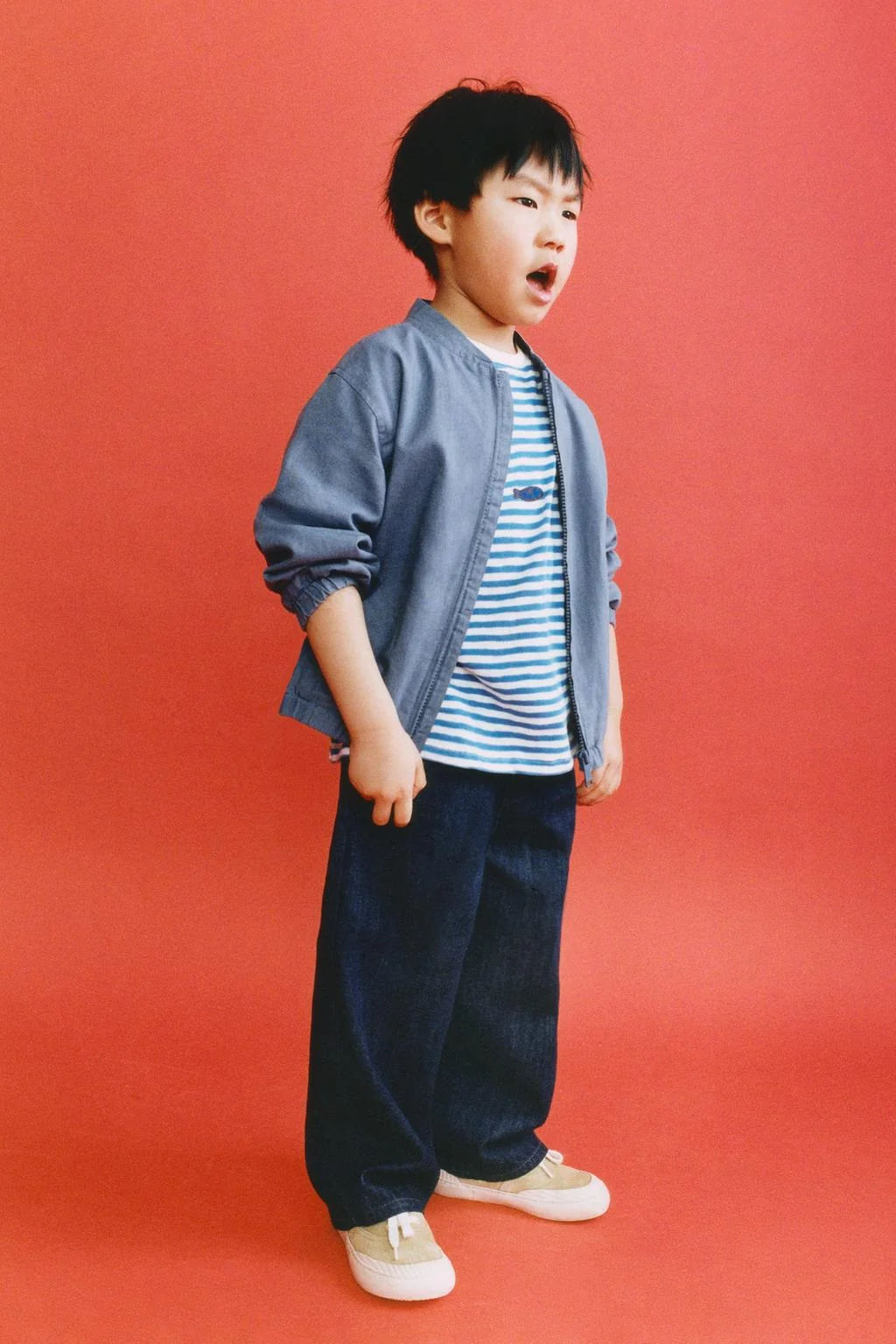 Футболка с вышивкой рыбы в полоску