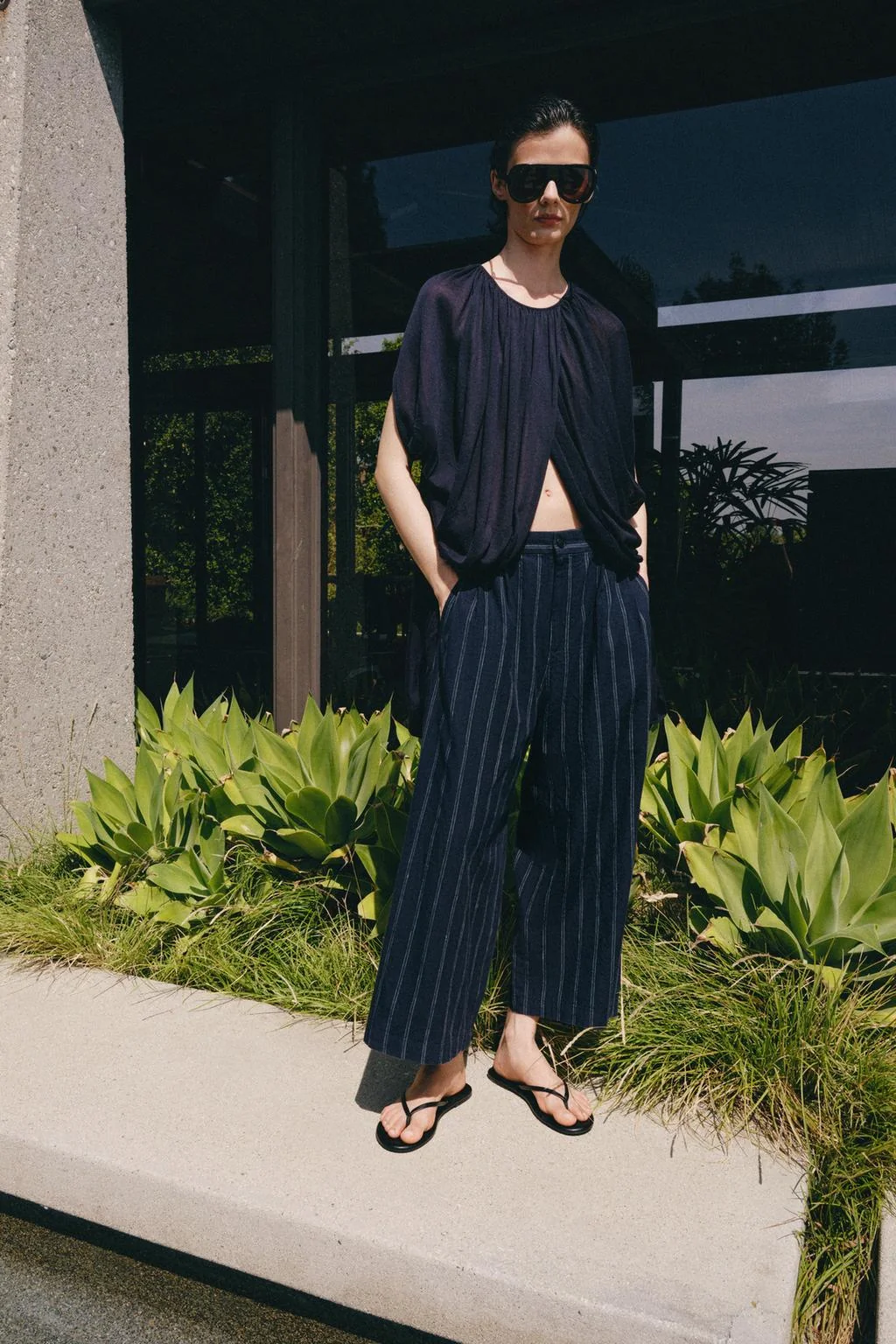 Брюки из льняной смеси с полосатым принтом из коллекции ZW Collection — ТРЕНДЫ