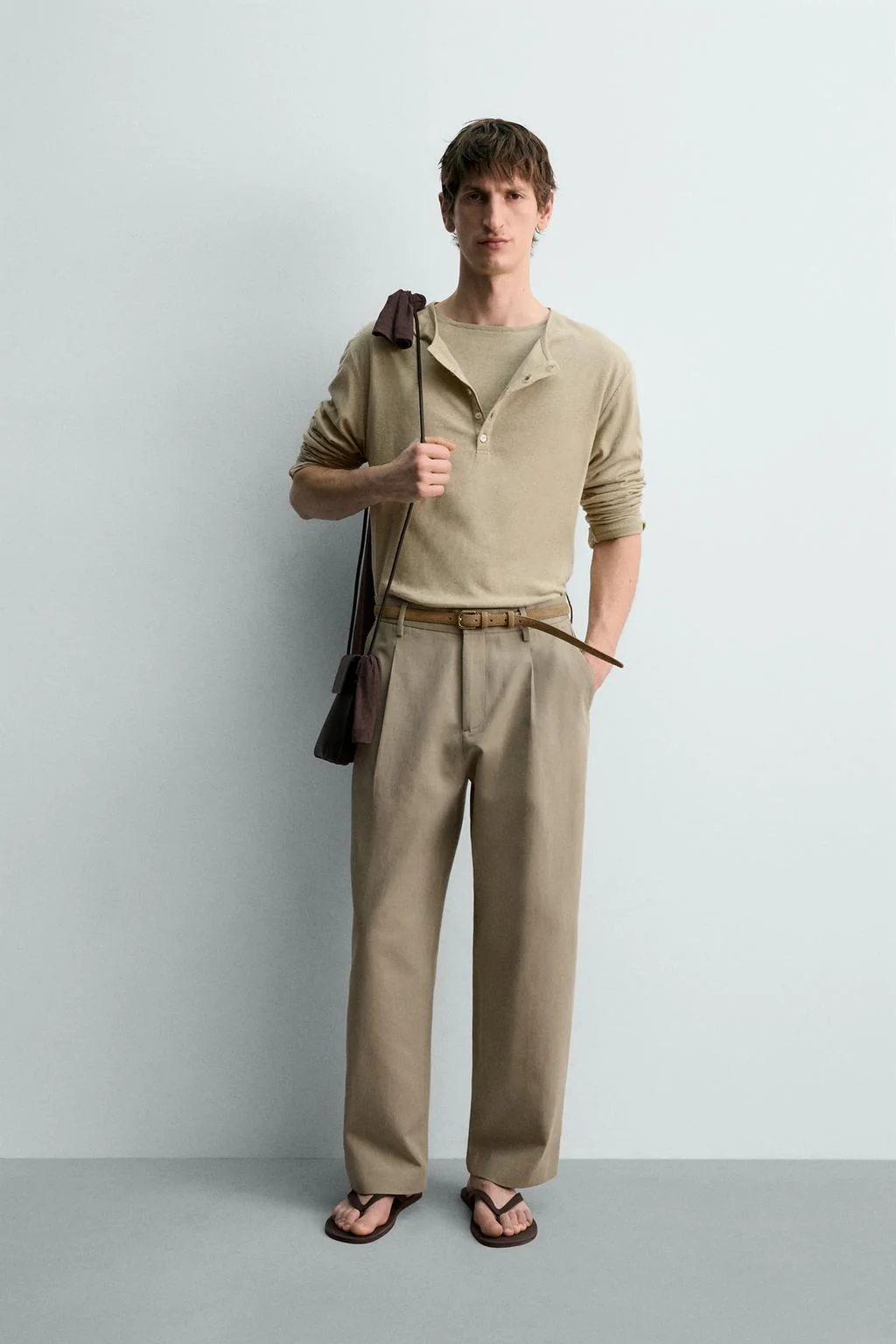 Хлопково-льняная футболка хенли — Архив