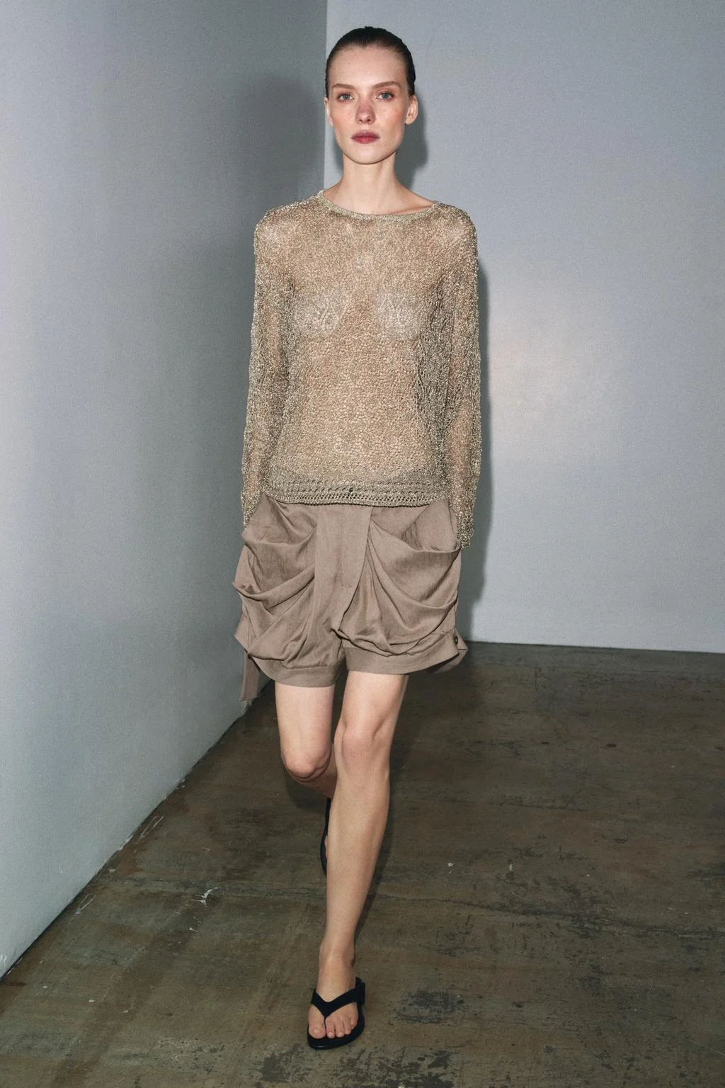 Джемпер с металлической нитью и ажурной вязкой — Кардиганы | Джемперы