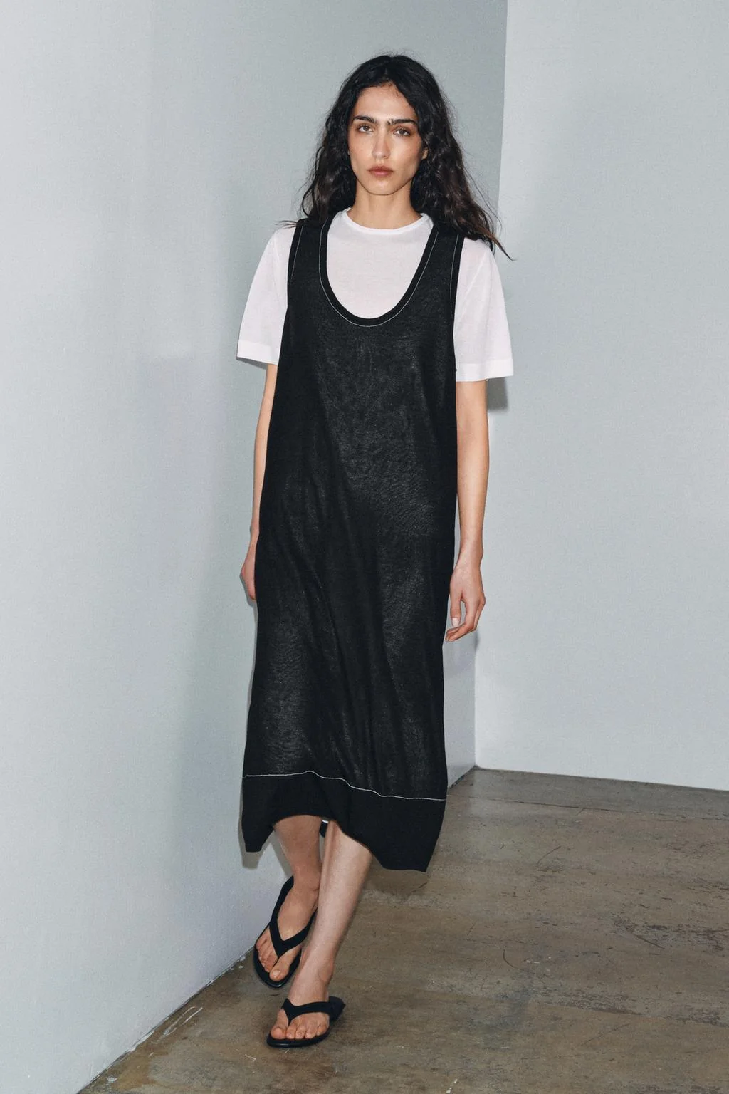 Вязаное платье с комбинированным деталями — Платья