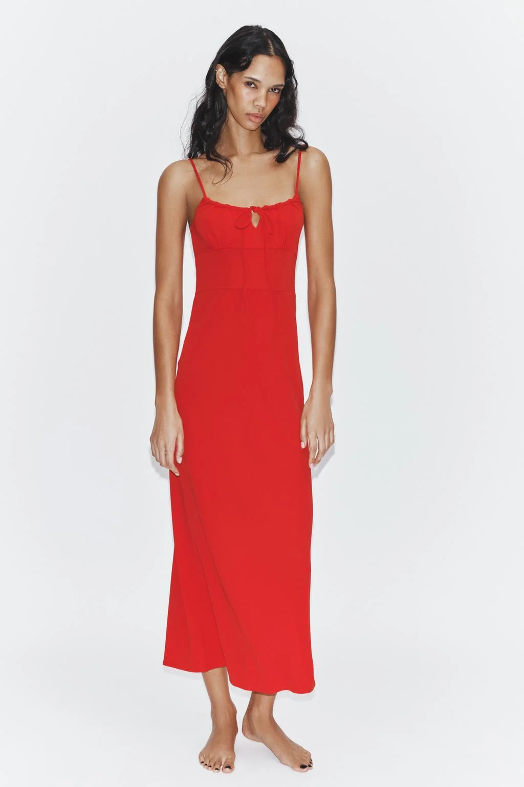 Струящееся платье midi на бретелях