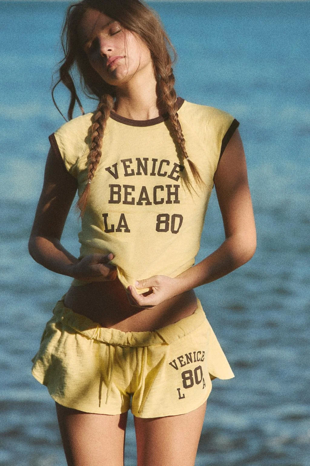 Шорты из неравномерной вязки со шнурком