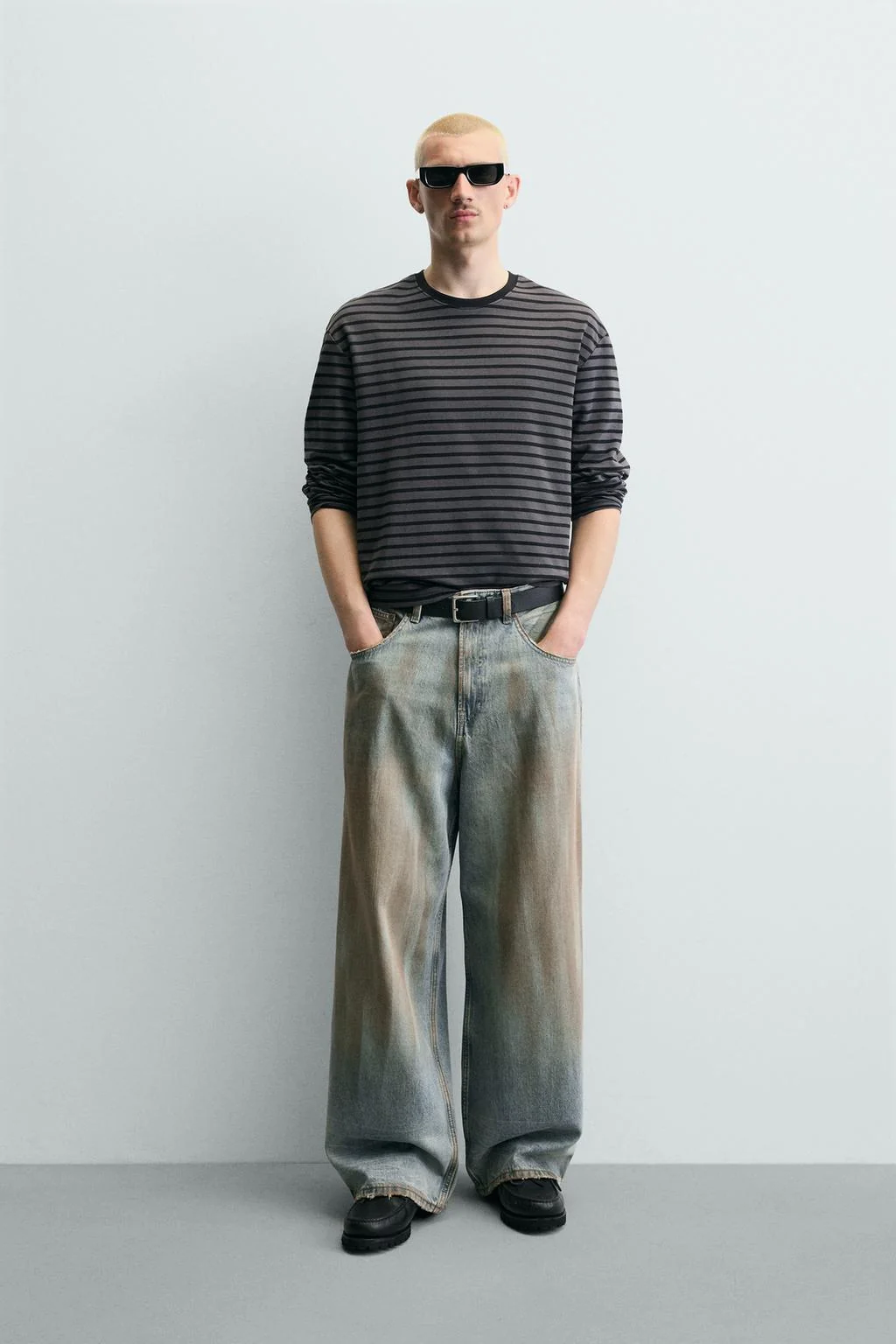 Джинсы свободного кроя с эффектом винтаж — Джинсы